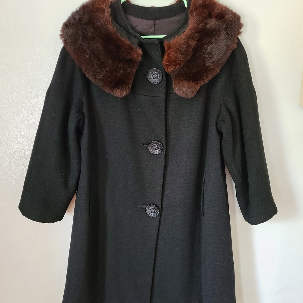 Womens vintage fur collared coat